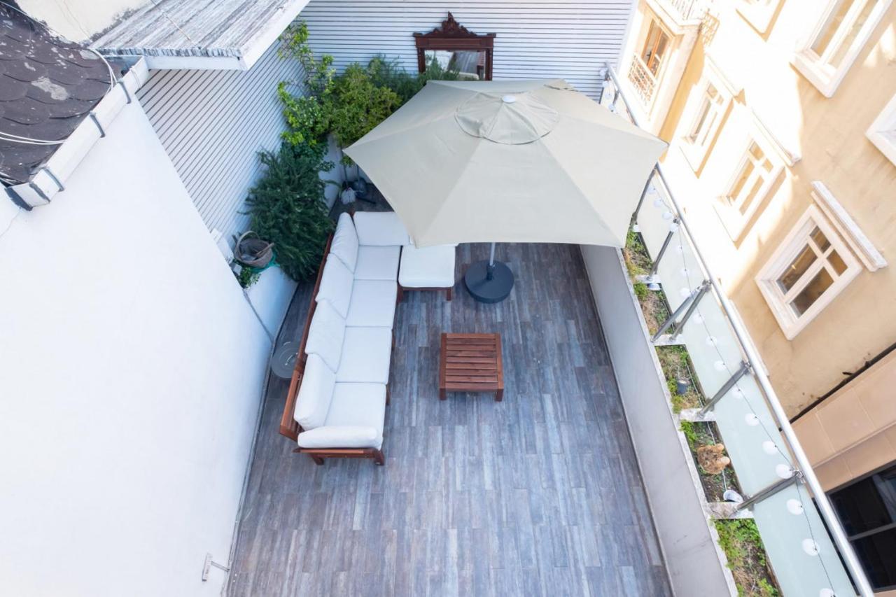 Apartamento Flat With Terrace Near Istiklal Street Estambul Exterior foto