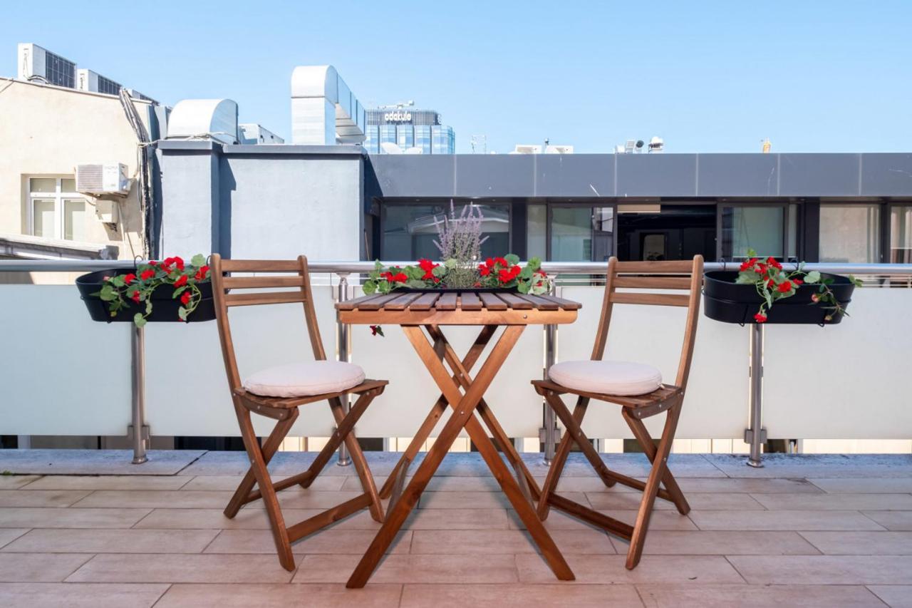 Apartamento Flat With Terrace Near Istiklal Street Estambul Exterior foto