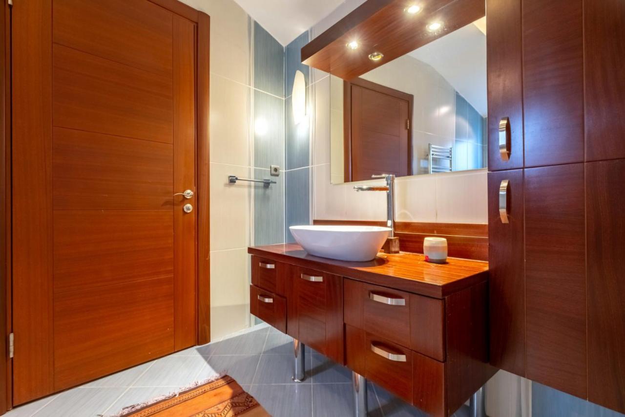 Apartamento Flat With Terrace Near Istiklal Street Estambul Exterior foto