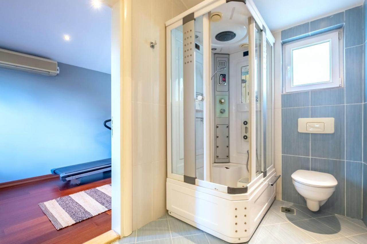 Apartamento Flat With Terrace Near Istiklal Street Estambul Exterior foto
