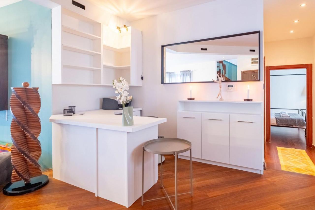 Apartamento Flat With Terrace Near Istiklal Street Estambul Exterior foto